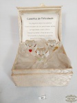 Caixa Decorativa da Felicidade com Anjos em Vidro. Medida: 13 cm x 11 cm x 11,5 cm