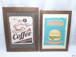 Lote de 2 quadros decorativos com temática de café e hamburguer. Medindo a moldura do maior 47cm x 37cm