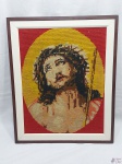 Quadro com tapeçaria de Cristo, moldura em madeira. Medindo 55cm x 45cm.