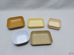 Lote composto de 5 petisqueiras de cias aéreas diversas para coleção. Medindo a maior 11,5cm x 11,5cm x 2,5cm de altura.