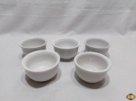 Jogo de 5 cumbucas bowls para sobremesa em porcelana branca. Medindo 10cm de diâmetro x 6cm de altura.