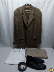 Lote de roupas masculina. Composto por 1 linda calça, blazer , sapato social, etc. Peças em perfeito estado de conservação. Medidas: Calças Tam: G, sapato n 42, blazer ombro a ombro 50 cm, camisa social Tam: 40.