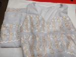 Lote de saia e blusa com bordado prateado e dourado tamanho