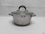 Panela caçarola em aço inox 18/10 Tramontina. Medindo 22cm de diâmetro x 11cm de altura.