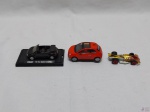 Lote de 3 miniaturas de carro para coleção. Medindo o maior 9cm de comprimento.