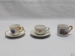 Lote de 3 xícaras de café em porcelana diversas para colecionador. Acompanha somente 2 pires, um deles está com um fio de cabelo.