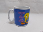 Caneca em porcelana do Piu piu, oficial da Warner Bros. Medindo 12,5cm de altura x 11cm de diâmetro.