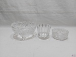 Lote de 3 bowls em cristal ricamente trabalhado. Medindo o maior 17cm de diâmetro x 10,5cm de altura.