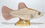 PALATNIK – Escultura cinética representando peixe em resina de poliéster de manufatura Abraham Palatnik. Medindo 16,5 cm de altura por 29 cm de comprimento. 