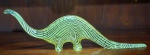 PALATNIK  Escultura cinética representando grande brontossauro em resina de poliéster de manufatura Abraham Palatnik. Medindo 16 cm de altura por 51 cm de comprimento.