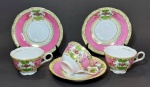Lote contendo 3 (três) xícaras de café em porcelana de manufatura japonesa - não é `casca de ovo` - decorada com tons rosa bebê e amarelo bebê e aplicações em ouro. Mede 4,5 x 7 cm cada xícara e 12 cm de diâmetro cada pires.