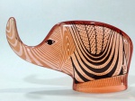 PALATNIK  Escultura cinética representando elefante em resina de poliéster de manufatura Abraham Palatnik. Medindo 11,5 cm de altura por 20 cm de comprimento.