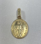 PINGENTE NOSSA SENHORA DAS GRAÇAS CONFECCIONADO EM OURO AMARELO 18K, TAMANHO: 15mm, PESO: 1,0g, VALOR DE MERCADO: RS 800,00