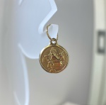PINGENTE PRIMEIRA COMUNHÃO CONFECCIONADO EM AMARELO 18K, PESO: 0,6g, TAMANHO 10mm, VALOR DE MERCADO: R$ 500,00