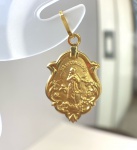PINGENTE NOSSA SENHORA DA CONCEIÇÃO CONFECCIONADO EM AMARELO 18K, PESO: 0,8g, TAMANHO 22mm, VALOR DE MERCADO: R$ 800,00