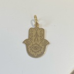 PINGENTE MÃO DE FATIMA CONFECCIONADA EM OURO AMARELO 18K, PESO: 0,6g, TAMANHO 17mm, VALOR DE MERCADO: R$ 500,00