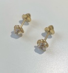 Brinco  Confeccionado Em Ouro 18k, Infantil e Zirconia Branca  Peso: 0,4g, Valor de Mercado: R$ 300,00