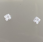 BRINCO QUADRADO CONFECCIONADO EM OURO BRANCO 18K 750, COM ZIRCONIA BRANCA, PESO: 0,5g, VALOR DE MERCADO: R$ 600,00