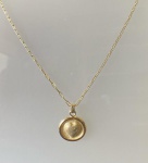 CONJUNTO CORRENTE CARTIER E PINGENTE CORAÇÃO FOSCO CONFECCIONADO EM OURO AMARELO 18K, PESO: 2,6g, TAMANHO DA CORRENTE 45cm. VALOR DE MERCADO: R$ 1.560,00
