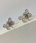 BRINCO BORBOLETA CONFECCIONADO EM OURO BRANCO 18K, PESO: 1,2g, VALOR DE MERCADO: R$ 1.000,00