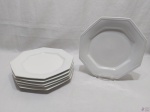Jogo de 6 pratos rasos em porcelana Schmidt branca facetada. Medindo 28cm de diâmetro.