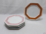 Jogo de 6 pratos rasos em porcelana Schmidt facetada borda colorida. Medindo 28cm de diâmetro.