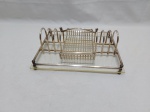 Organizador de talher em prata 90 com base em acrílico. Medindo 27,5cm x 22,5cm x 8,5cm de altura.