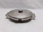 Sopeira, legumeira com 2 alças e tampa em aço inox Alessi. Medindo 23cm de diâmetro x 5cm de altura.