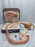 Antigo Secador de Cabelos ARNO - Década de 60, acompanhado de acessórios (Escova , touca e mangueira extensora) , maleta original - Funcionando.
