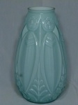 Antigo vaso em vidro opalinado na cor azul claro, estilo Art Déco, bojo decorado com folhagens, flores e geométricos em alto relevo. Borda com pequenos bicados. Med. 26 x 13cm.