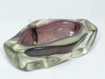 Saboneteira em grosso vidro de Murano na cor marrom, década de 50. Pequeno bicado na borda., Med. 6 x 15 x 15cm.