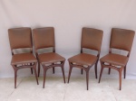 DESIGN - Quatro cadeiras em madeira nobre, Brasil década de 50. Encosto e assento forrados em couro na cor marrom, pés de palito. Ao gosto JOAQUIM TENREIRO. Selo da loja MOBILIÁRIA LAR NACIONAL. Alt. 90cm.