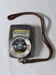 Antigo fotômetro alemão LUNASSIX 3 da manufatura GOSSEN. Funcionamento a bateria (desconhecido), 11 x 7 x 4 cm.