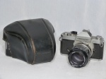 Antiga câmera NIKON, modelo Nikkormat, série FT36067944. Acompanha lente 105mm, F=1:2,5. Necessita revisão. 11 x 15 x 13 cm.