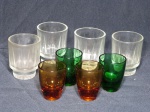 Oito copos para shots sendo 2 na cor verde, 2 na cor âmbar e 4 translúcidos. Alturas 6 e 5 cm.