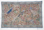 Tomás Colaço - Tapeçaria decorada com figuras de pássaros e flores, assinado. Medindo 76 cm x 124 cm.