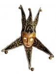 Máscara veneziana com riqueza de confecção, bordados e acabamentos. Medida total 50 cm.