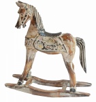 Cavalo de balanço oriental em madeira ricamente trabalhada e ricamente policromada. Medida 43x47cm.