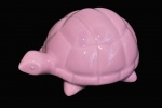 Pequena tartaruga em porcelana na cor pink.