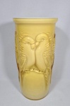 Belo vaso estilo art nouveau executado em vidro leitoso na cor amarela, ricamente decorado com figuras em alto relevo de pássaros e folhas . Medidas: 26x14 cm.
