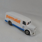 Man Van com tema Parmalat - Carrinho miniatura Corgi Escala 1/55. As rodas giram livremente