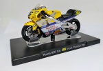 Miniatura Moto Honda NSR 500 #46  Valentino Rossi - World Champion 2001  escala: 1:18   item de coleção sem manuseio na base original