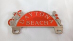 Adorno de placa para Moto / motocicleta com tema de Daytona Beach. Fabricado em material metálico. Mede 15cm de comprimento. Peça para decorar motos de colecionadores e motos antigas.