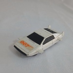 Brinquedo antigo - Corgi Toys - Carro do agente mais famoso do Mundo, James Bond 007 - Lotus Esprit. Fabricado na Grã Bretanha pela Corgi. As rodas giram livre. Mede 7,5cm (parecido com os carros da escala 1/64).