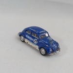 Carro em miniatura antigo de coleção do VW Volkswagen Fusca Kafer de corrida na escala HO ou 1/87 - Fabricado pela Schuco. As rodas giram livremente e os pneus são em borracha - Item legal para maquete de trem ou ferromodelismo.