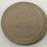 COLECIONISMO - CASSINO (02) - MOEDA DE UM DOLAR (ONE DOLLAR GAMING TOKEN CAESARS PALACE LAS VEGAS NEVADA, datada de 1979). Em metal, mede aprox. 3,7 cm de diâmetro. 