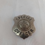 Lindo e antigo badge ou distintivo de Special Officer. Mede 5,5cm de altura.