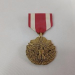 Militaria - Linda medalha de Serviço Meritório, que é concedida a membros das Forças Armadas dos Estados Unidos que se destacaram por suas realizações ou serviços meritórios aos Estados Unidos