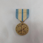 Militaria - Linda medalha das Forças Armadas da Reserva - Marinha dos Estados Unidos, que é um concedida a membros das Forças Armadas dos Estados Unidos (nesse caso marinha, mas tem outras 5 variações) depois de 10 anos de serviço, após são adicionados emblemas para cada mais 10 anos de serviço. 