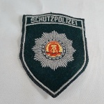 Lindo patch da Schutzpolizei ou Polícia de Proteção da Alemanha. Mede 11cm de altura